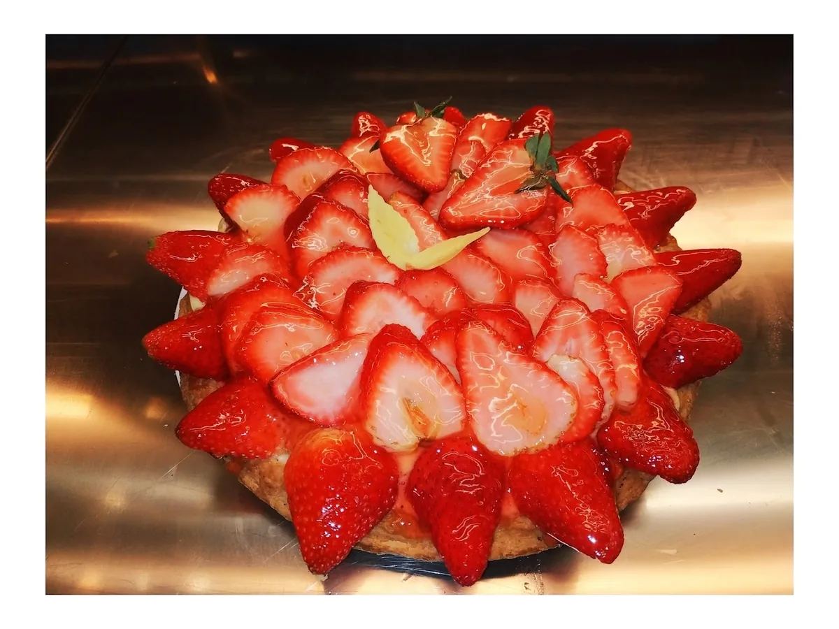 Tarte aux fraises de La Marquisienne, fraises gariguette glacées sur crème pâtissière