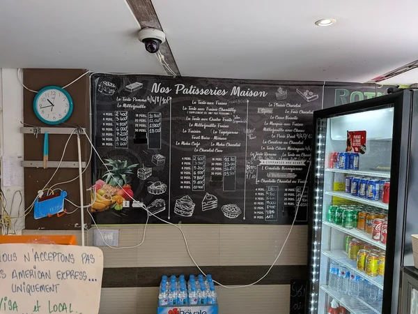 Ardoise Nos Pâtisseries Maison de La Marquisienne, prix par nombre de personnes